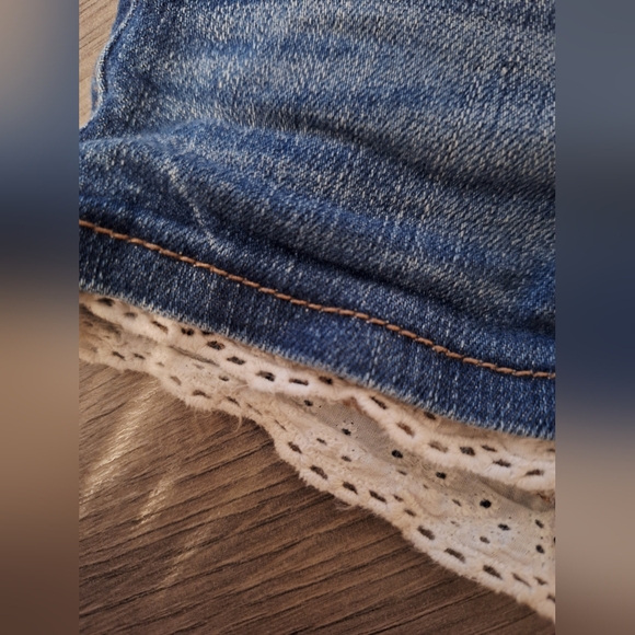 OshKosh B'Gosh Denim shorts for girls Size 3T - Picture 6 of 6